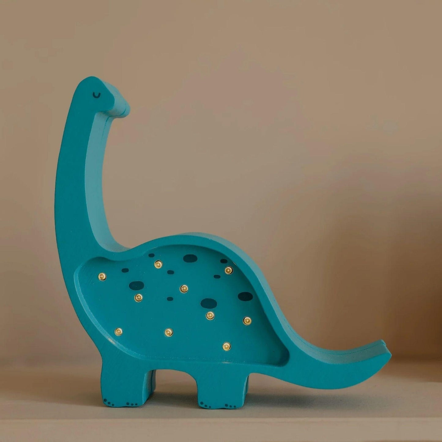 Gävle Mini Dino Lamp – Pinewood & Gentle Glow