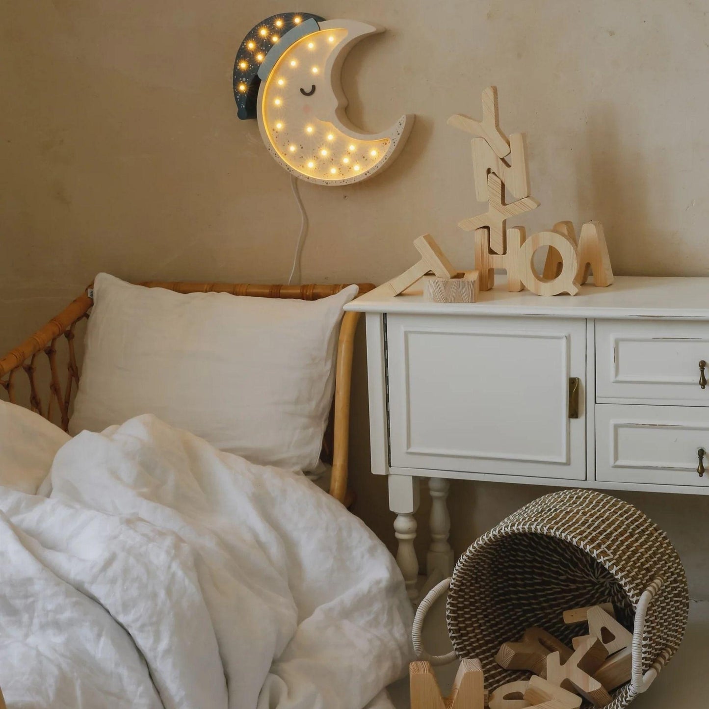 Røros Moon Lamp – Pinewood & Warm Light