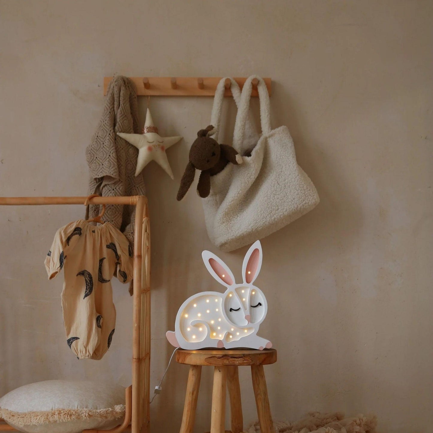 Brønnøysund Bunny Lamp – Pinewood & Gentle Glow