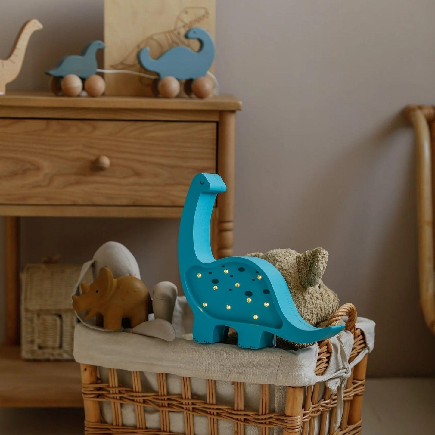 Gävle Mini Dino Lamp – Pinewood & Gentle Glow