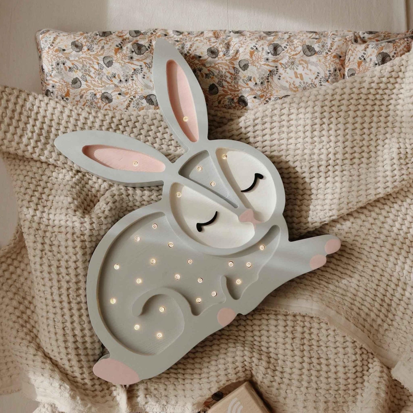 Brønnøysund Bunny Lamp – Pinewood & Gentle Glow