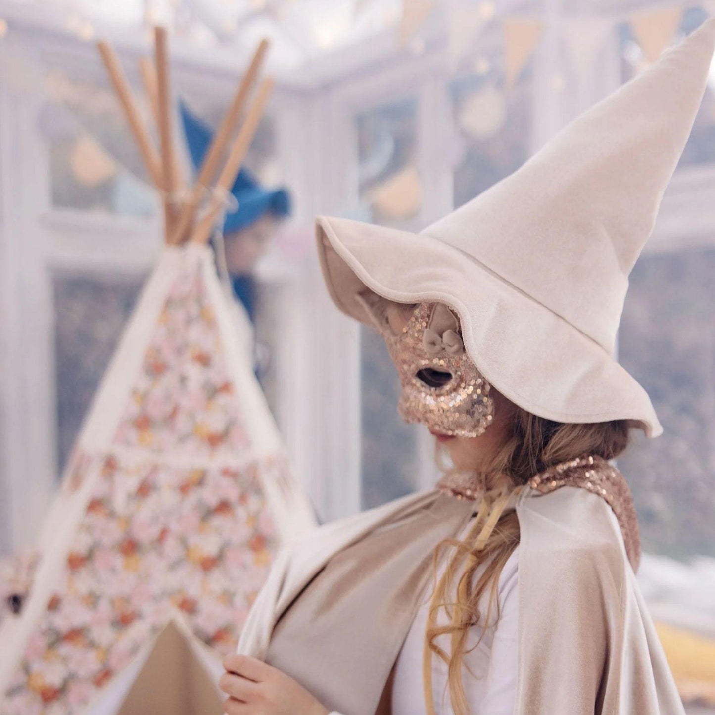 Ljunghusen Cat Mask – Rose Gold Sequins