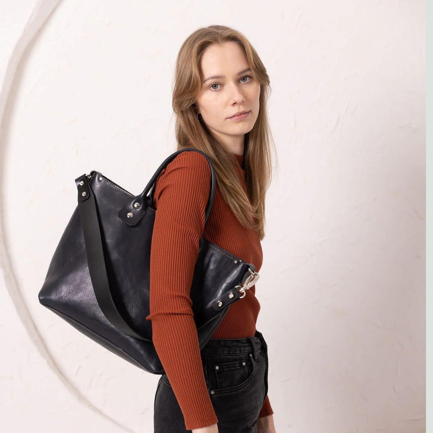 Lovikka Leather Handbag – Dark Denim