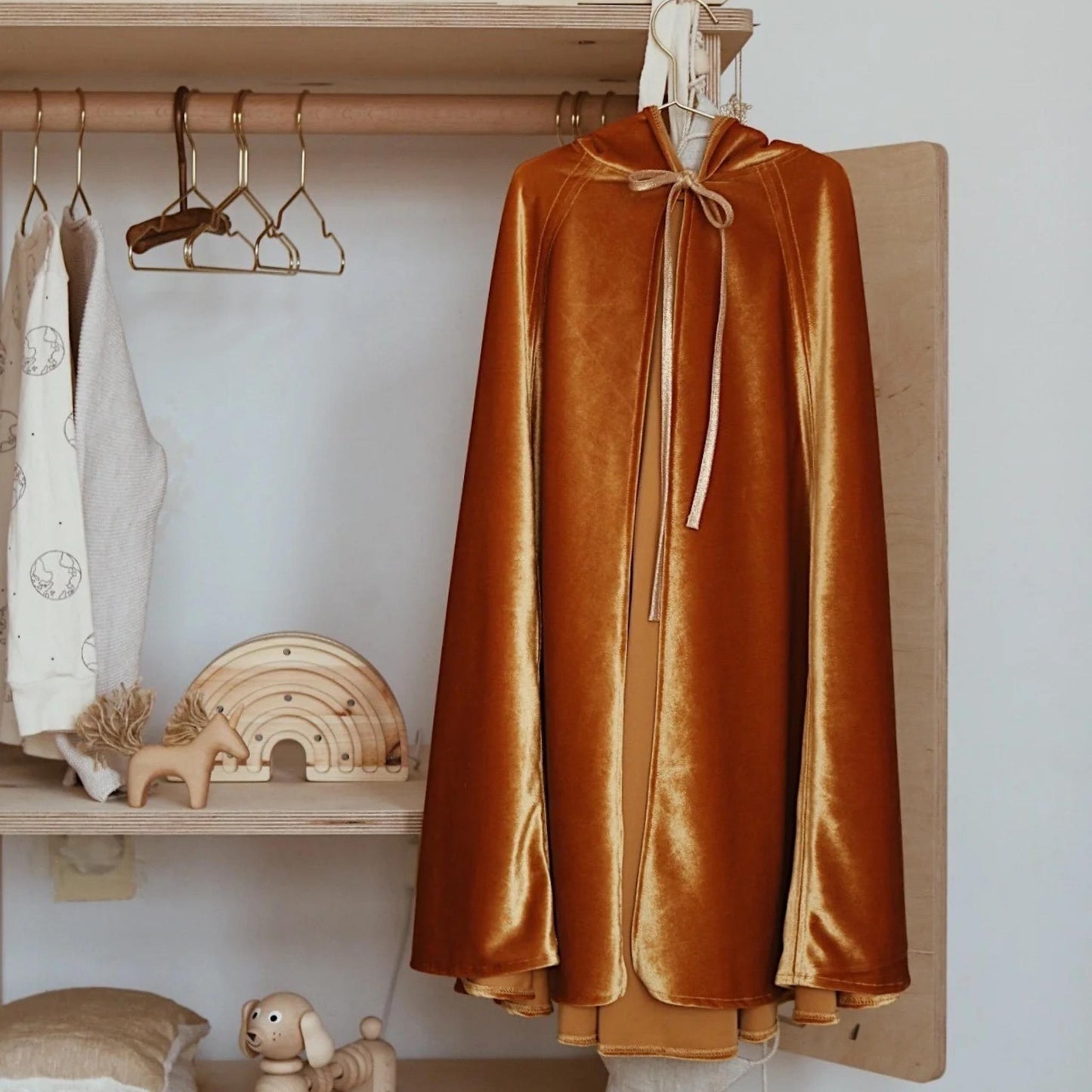 Tromøy Magic Cape – Golden Riding Hood