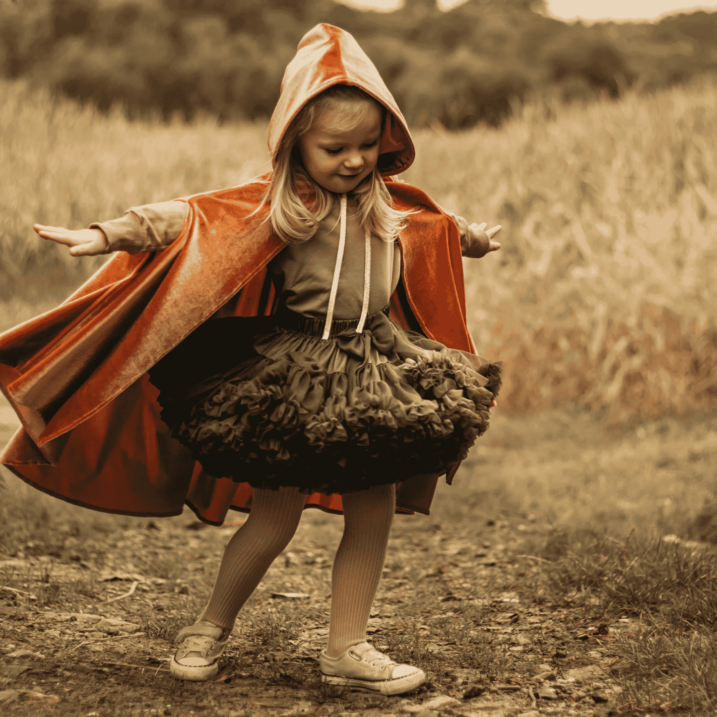 Tromøy Magic Cape – Golden Riding Hood