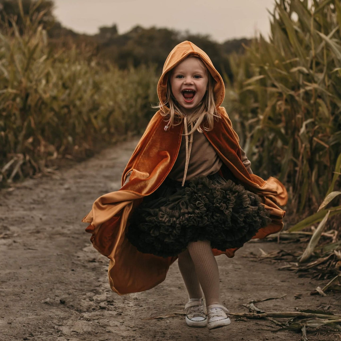 Tromøy Magic Cape – Golden Riding Hood