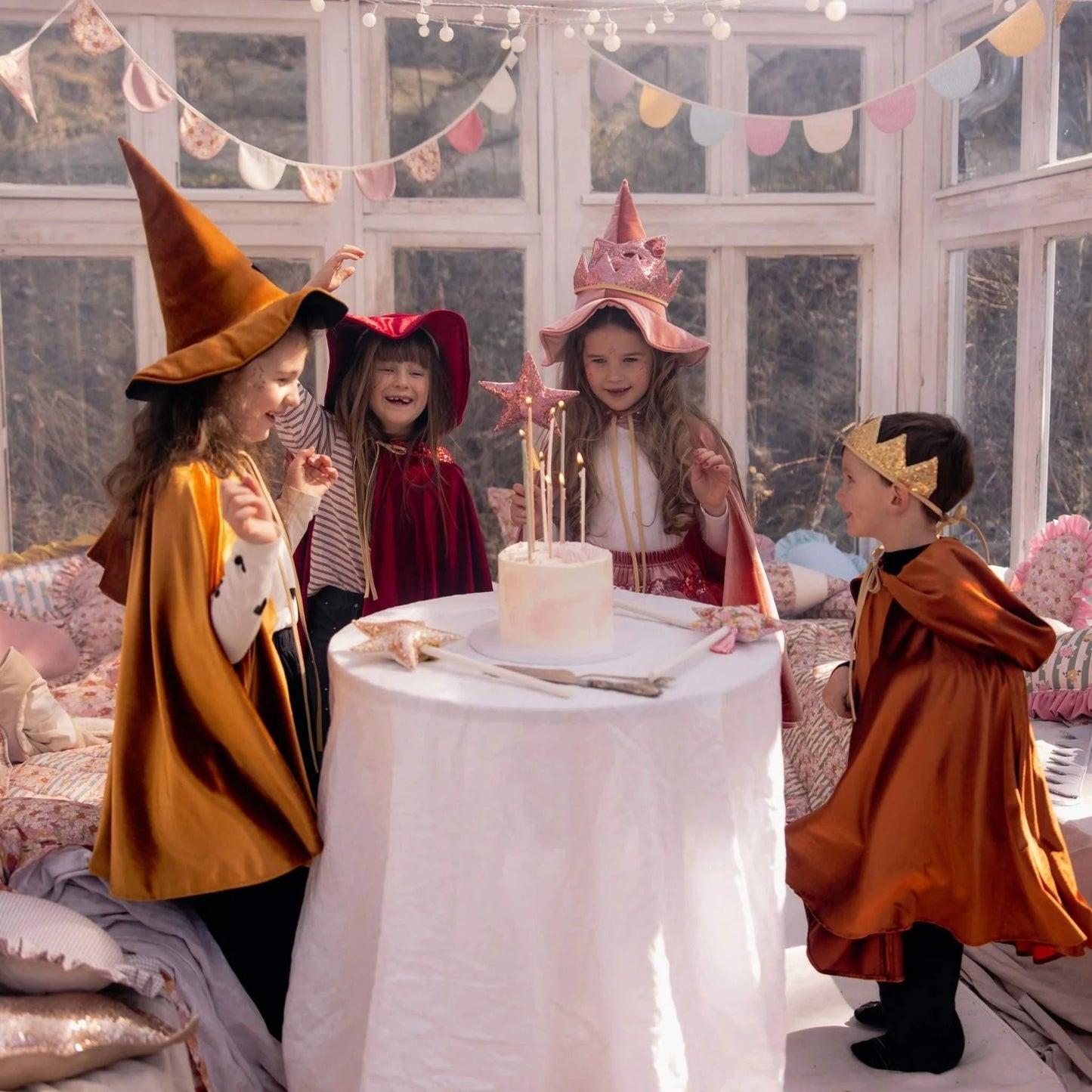 Tromøy Magic Cape – Golden Riding Hood